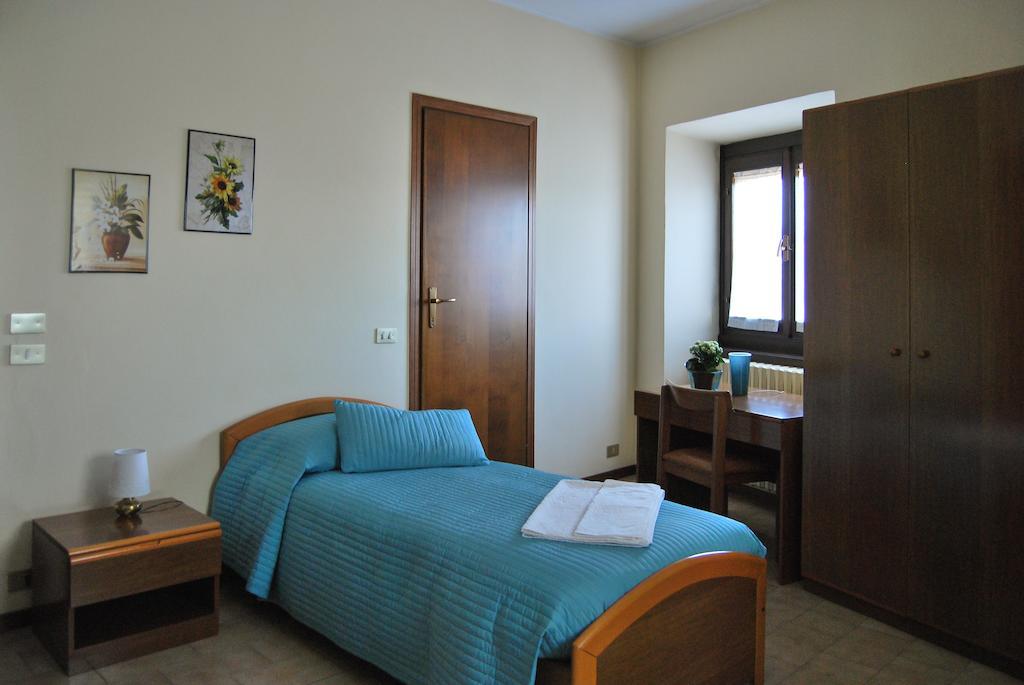 Villa Santa Maria Dell'Arco - Centro Oreb Cazzago San Martino Room photo